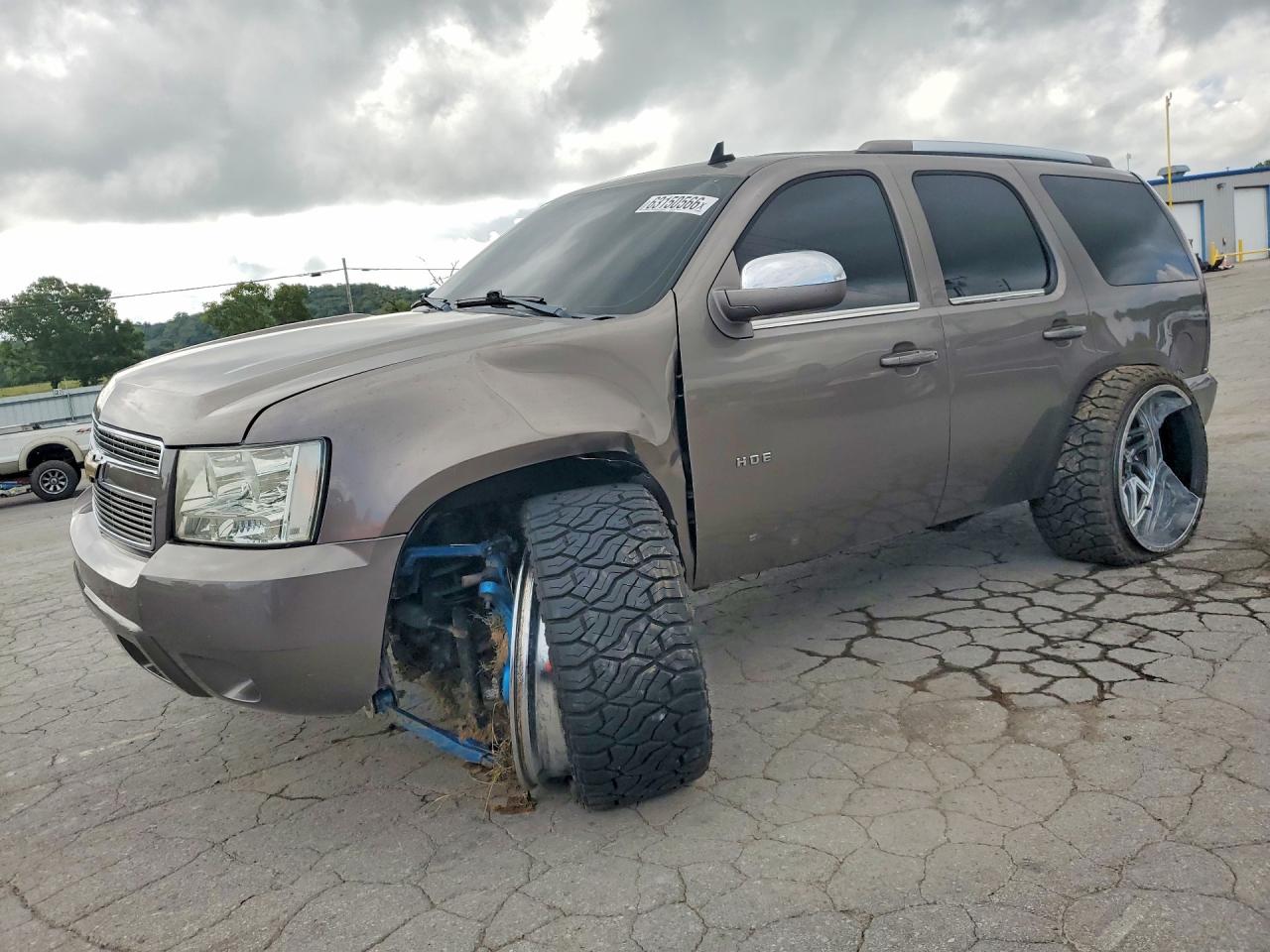 1GNSKBE06BR365926 · 2011 CHEVROLET TAHOE