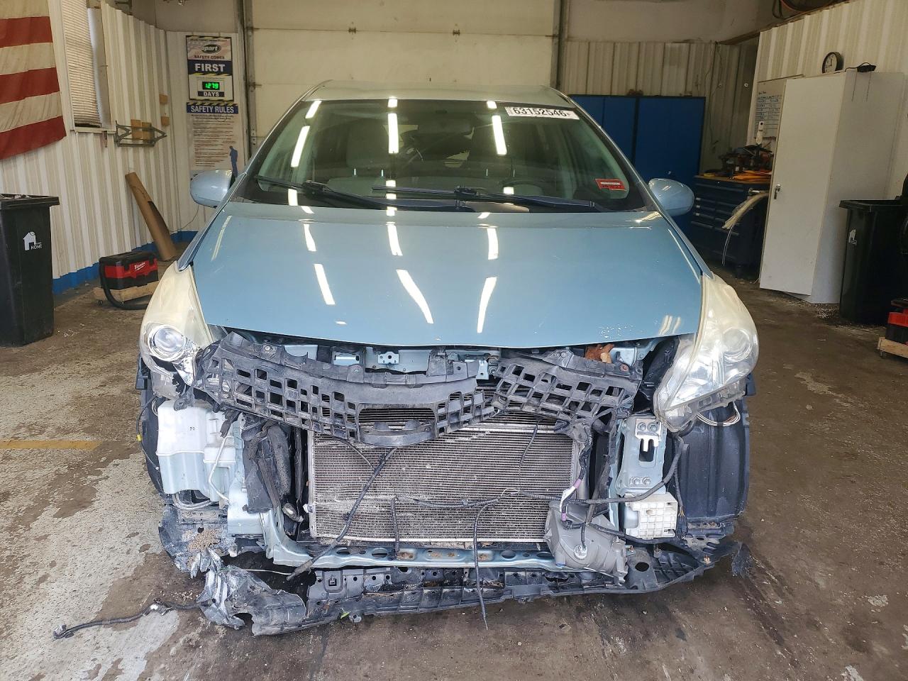 JTDZN3EU7EJ012833 · 2014 TOYOTA PRIUS V · 5/13