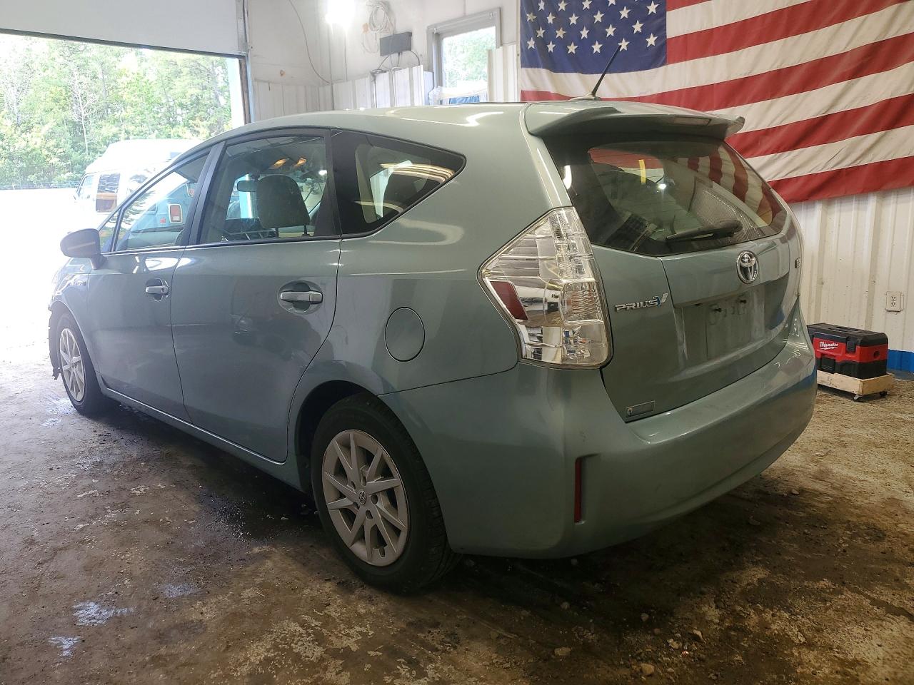 JTDZN3EU7EJ012833 · 2014 TOYOTA PRIUS V · 2/13
