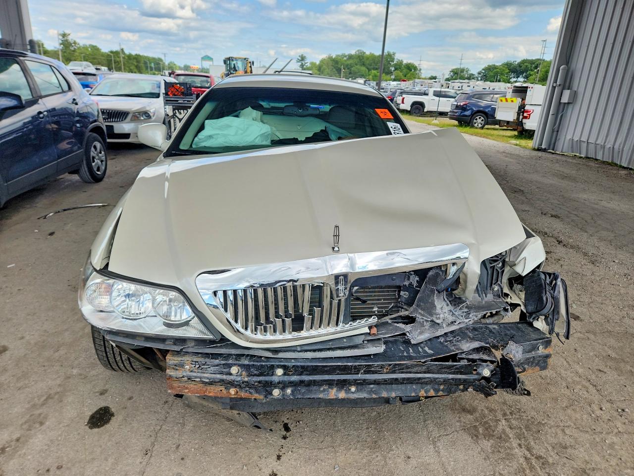 1LNHM83W24Y665958 · 2004 LINCOLN TOWN CAR · 5/12