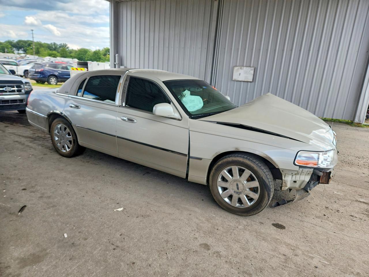 1LNHM83W24Y665958 · 2004 LINCOLN TOWN CAR · 4/12