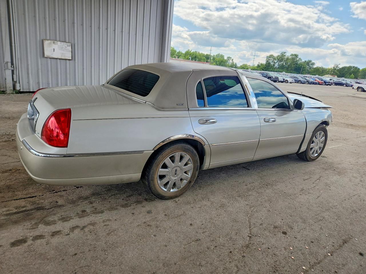 1LNHM83W24Y665958 · 2004 LINCOLN TOWN CAR · 3/12