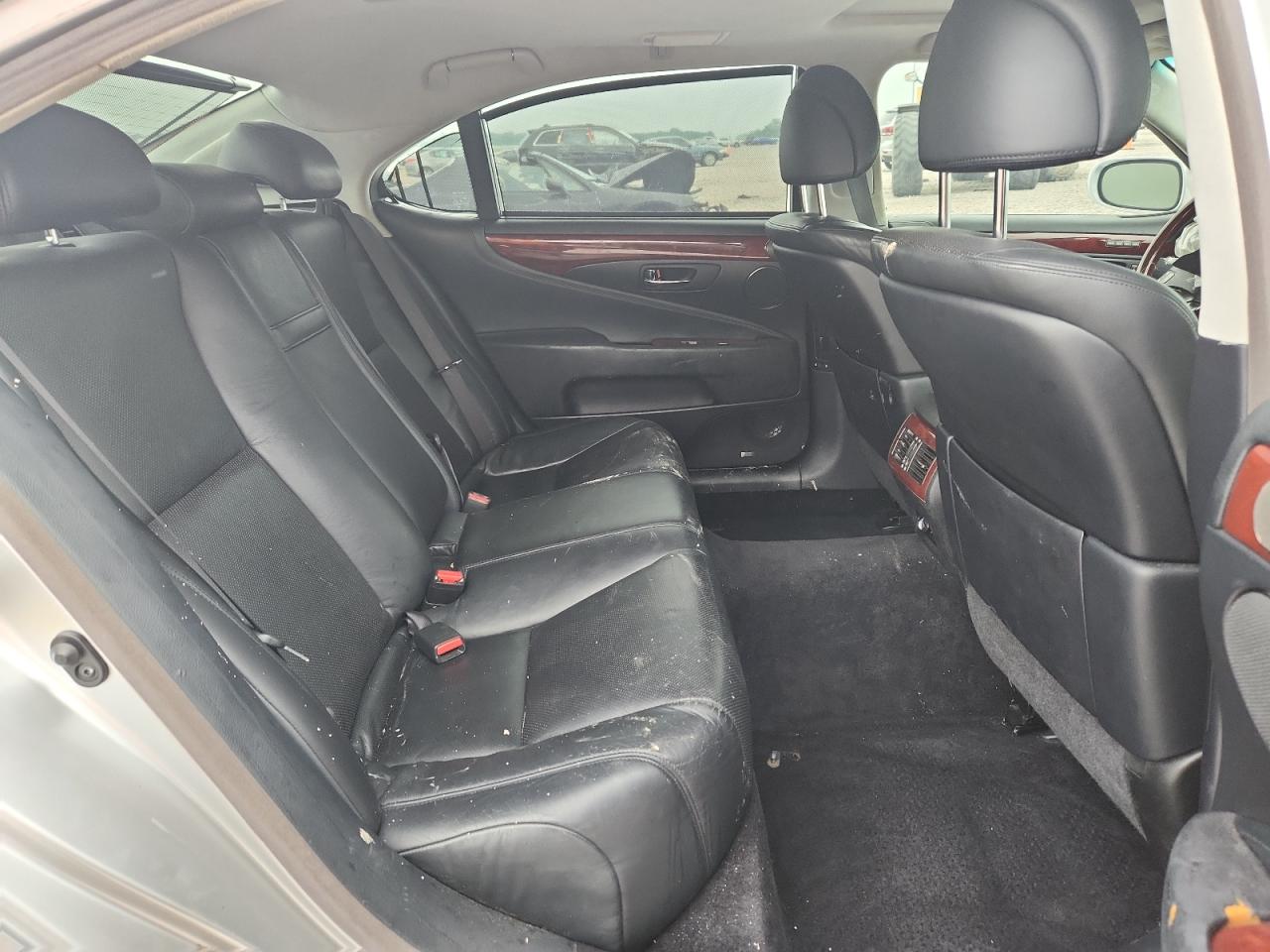 JTHGL5EF0B5044343 · 2011 LEXUS LS · 10/12