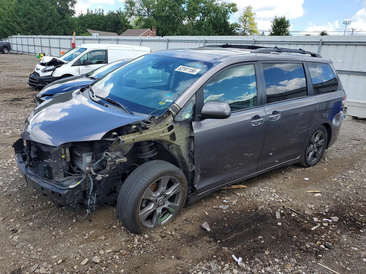 5TDXZ3DC2JS932290 · 2018 TOYOTA SIENNA