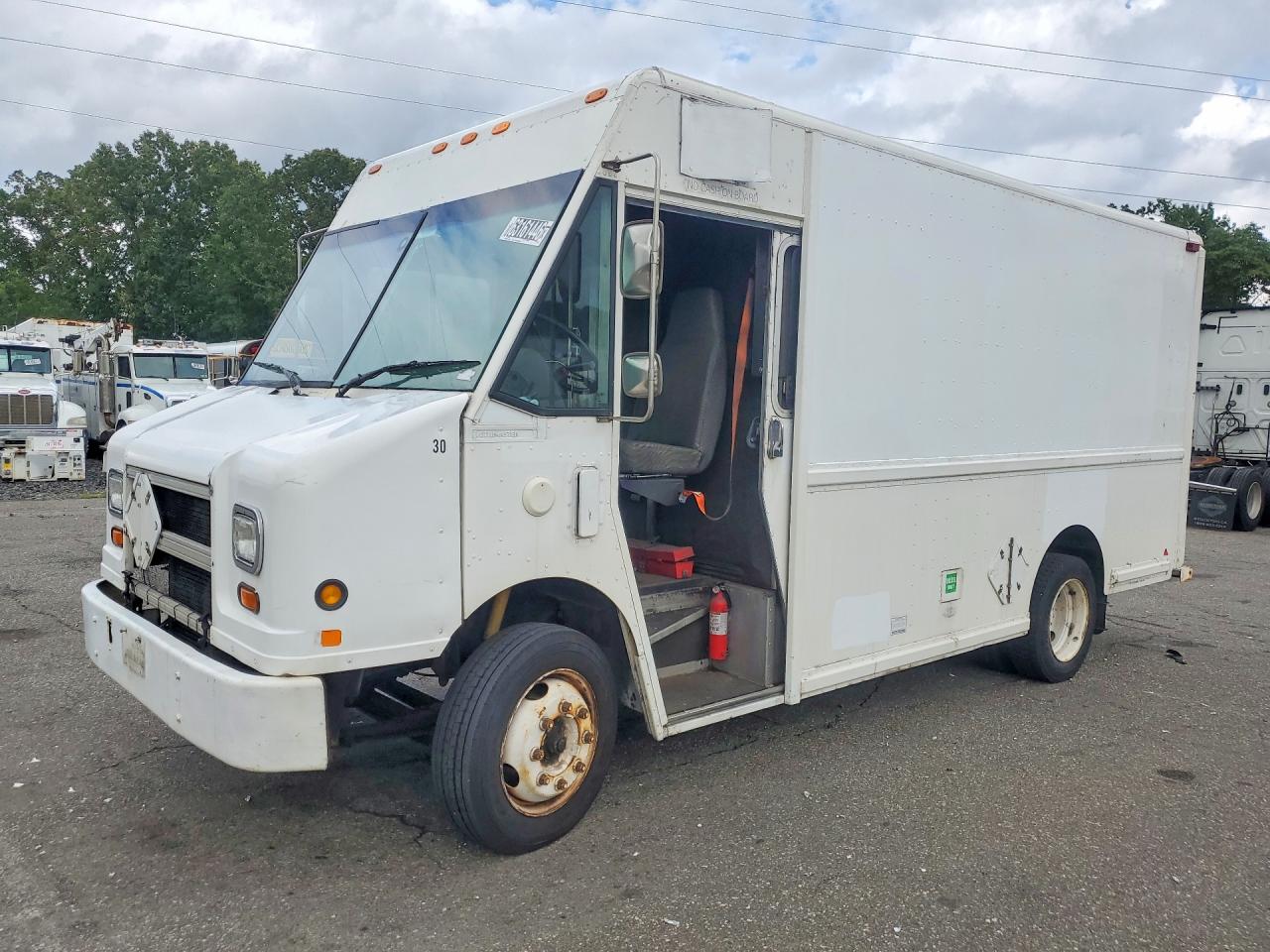 2001 FREIGHTLINER CHASSIS