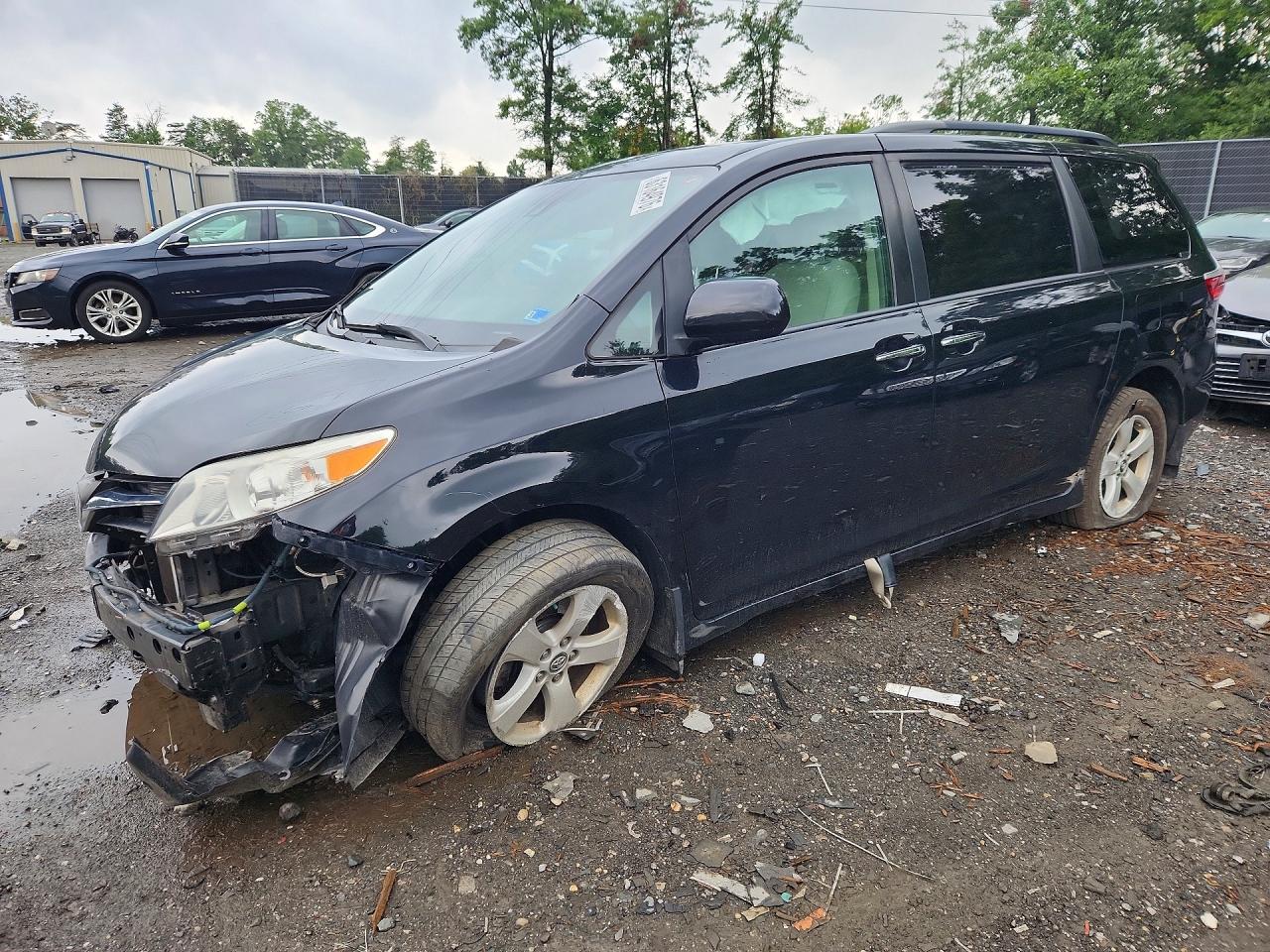 5TDKZ3DC7KS990519 · 2019 TOYOTA SIENNA