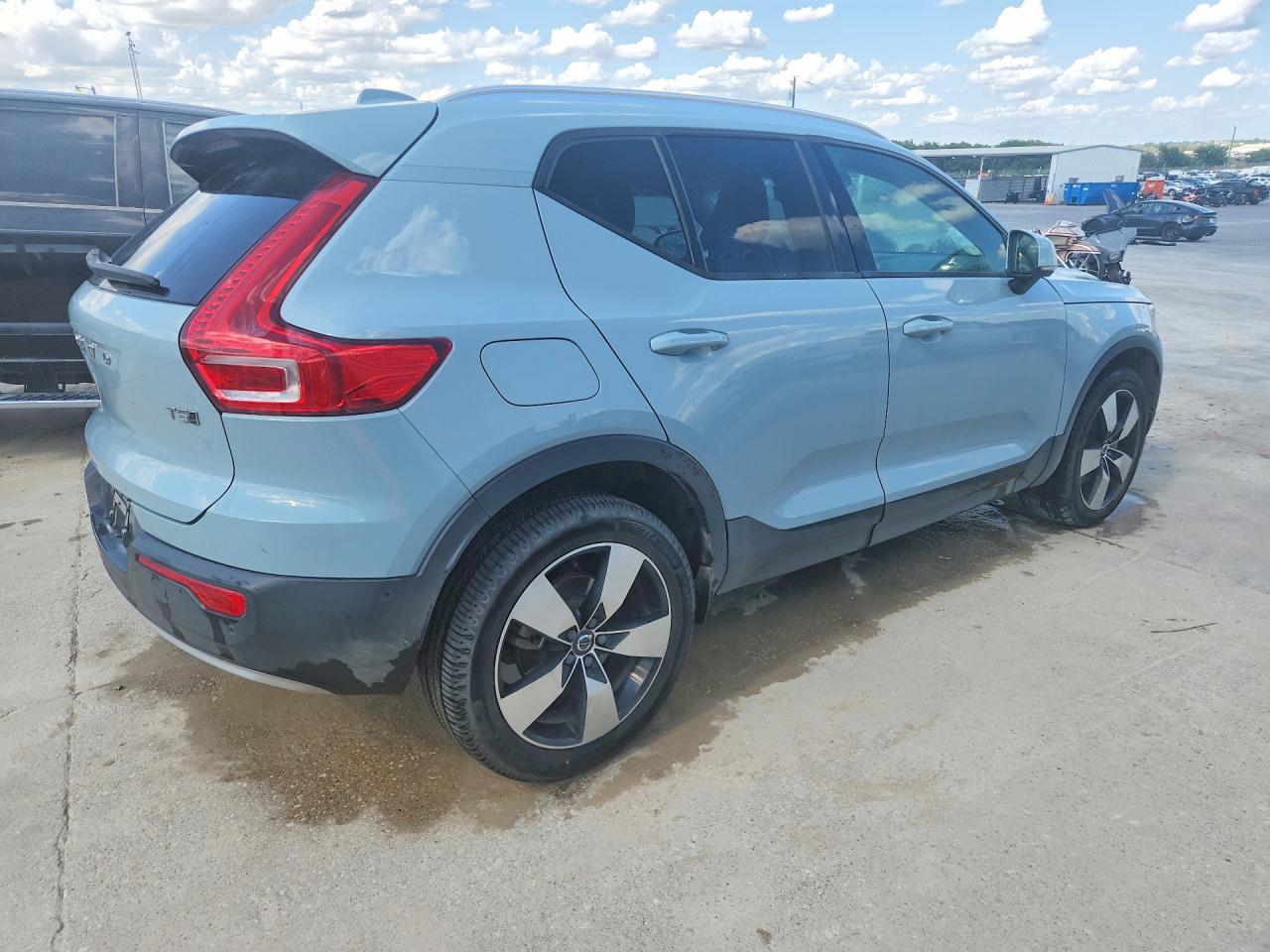YV4162XZ1K2013251 · 2019 VOLVO XC40 · 3/12