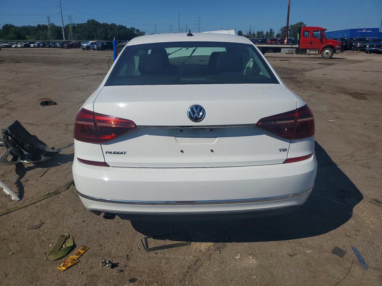 1VWAT7A36HC007927 · 2017 VOLKSWAGEN PASSAT · 6/12