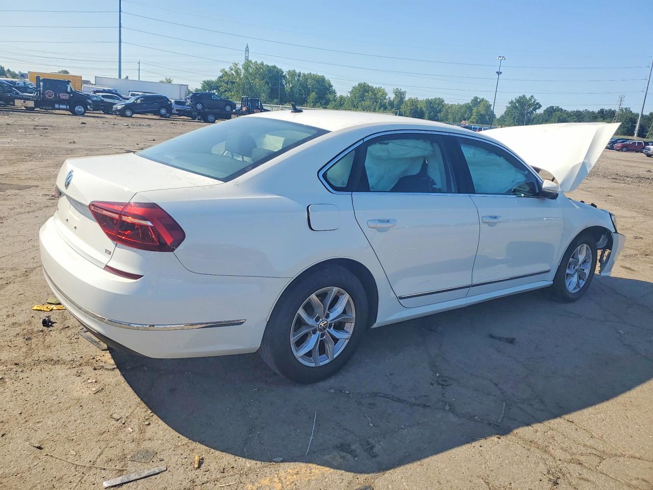 1VWAT7A36HC007927 · 2017 VOLKSWAGEN PASSAT · 3/12