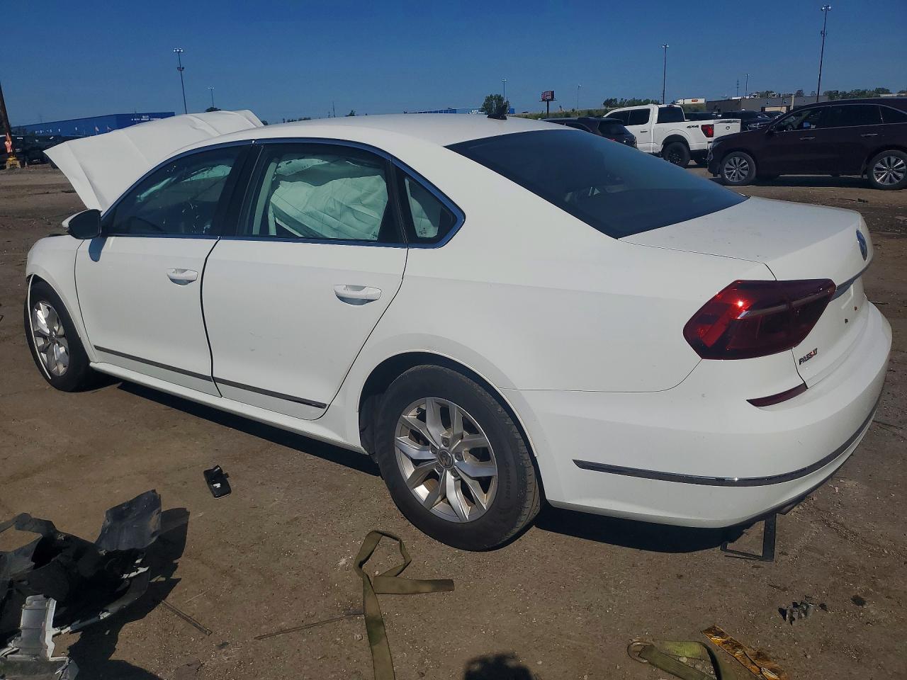 1VWAT7A36HC007927 · 2017 VOLKSWAGEN PASSAT · 2/12
