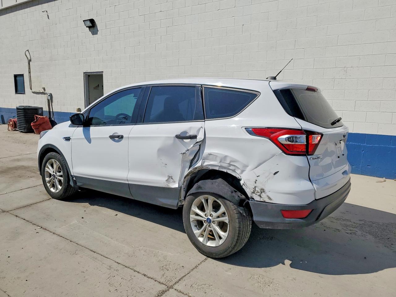 1FMCU0F78KUA19215 · 2019 FORD ESCAPE · 2/12