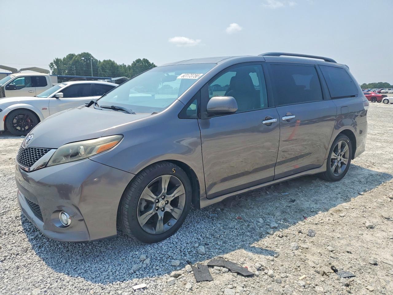 5TDXK3DC9GS752950 · 2016 TOYOTA SIENNA