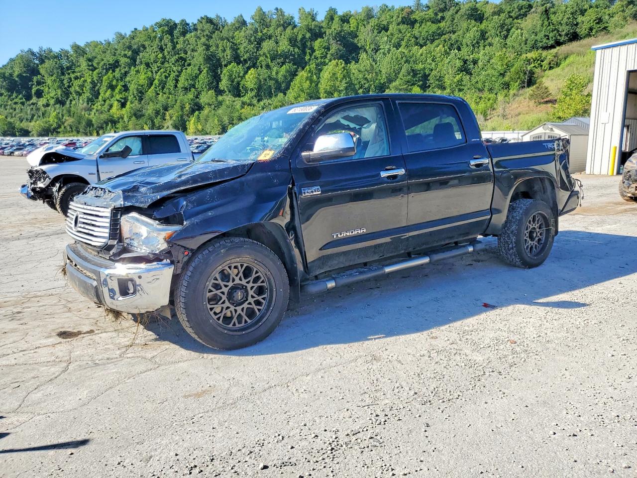 2017 TOYOTA TUNDRA
