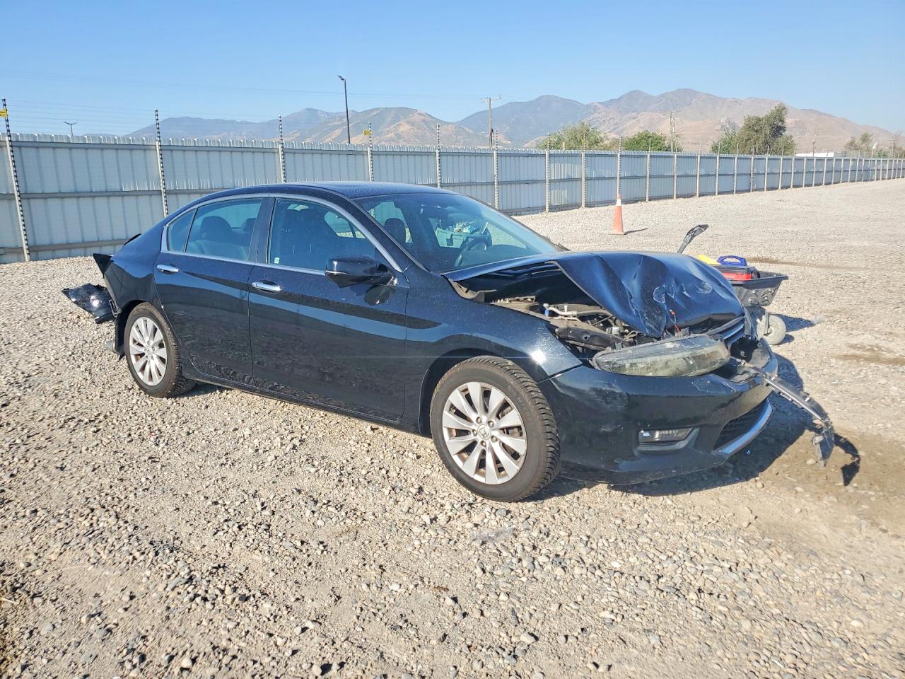 1HGCR2F77FA220064 · 2015 HONDA ACCORD · 4/13