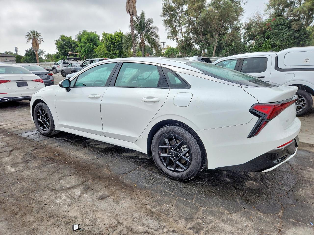 KNAG24J78S5372524 · 2025 KIA K5 · 2/12
