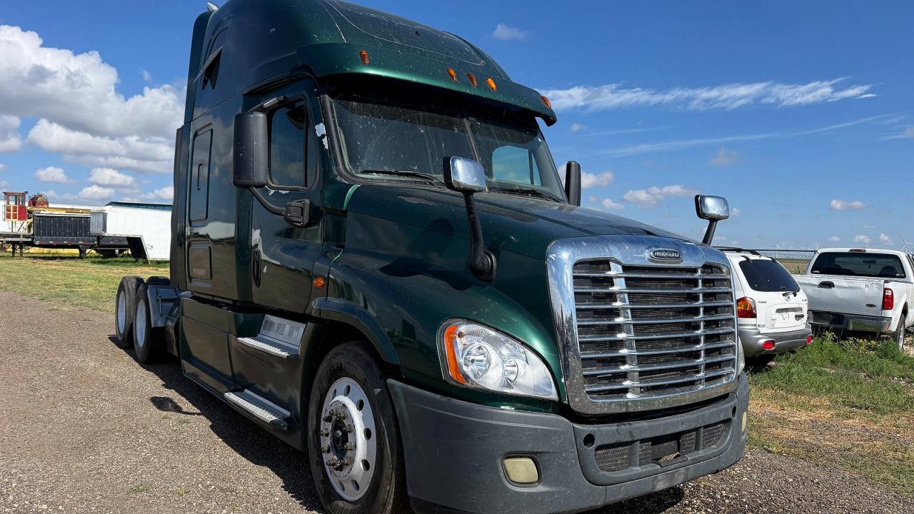 3AKJGLD65FSGC4864 · 2015 FRHT CASCADIA