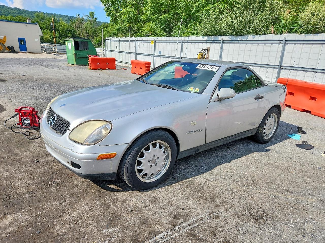WDBKK47F2XF114740 · 1999 MERCEDES-BENZ SLK
