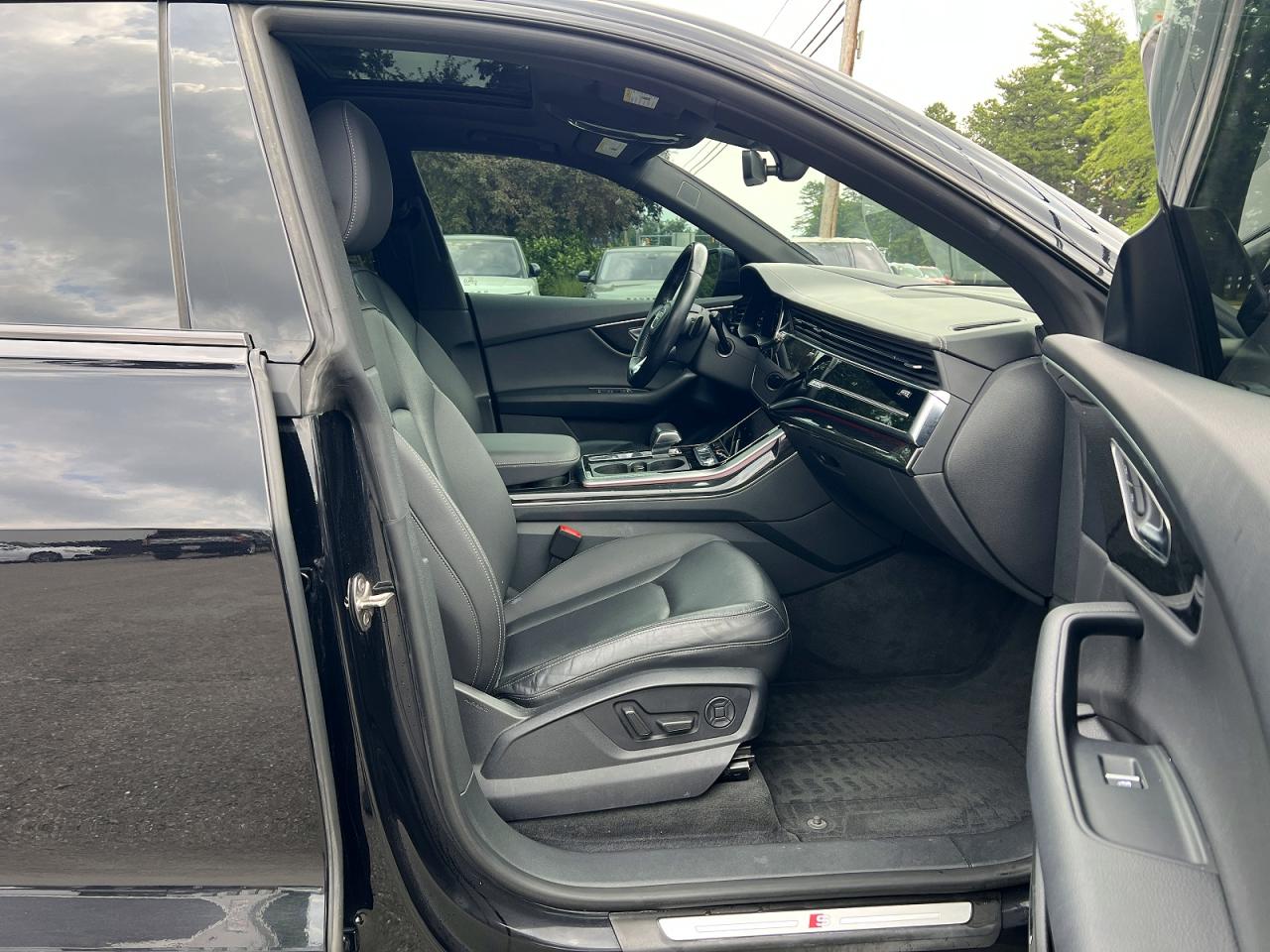 WA1FVAF17KD024108 · 2019 AUDI Q8 · 5/10