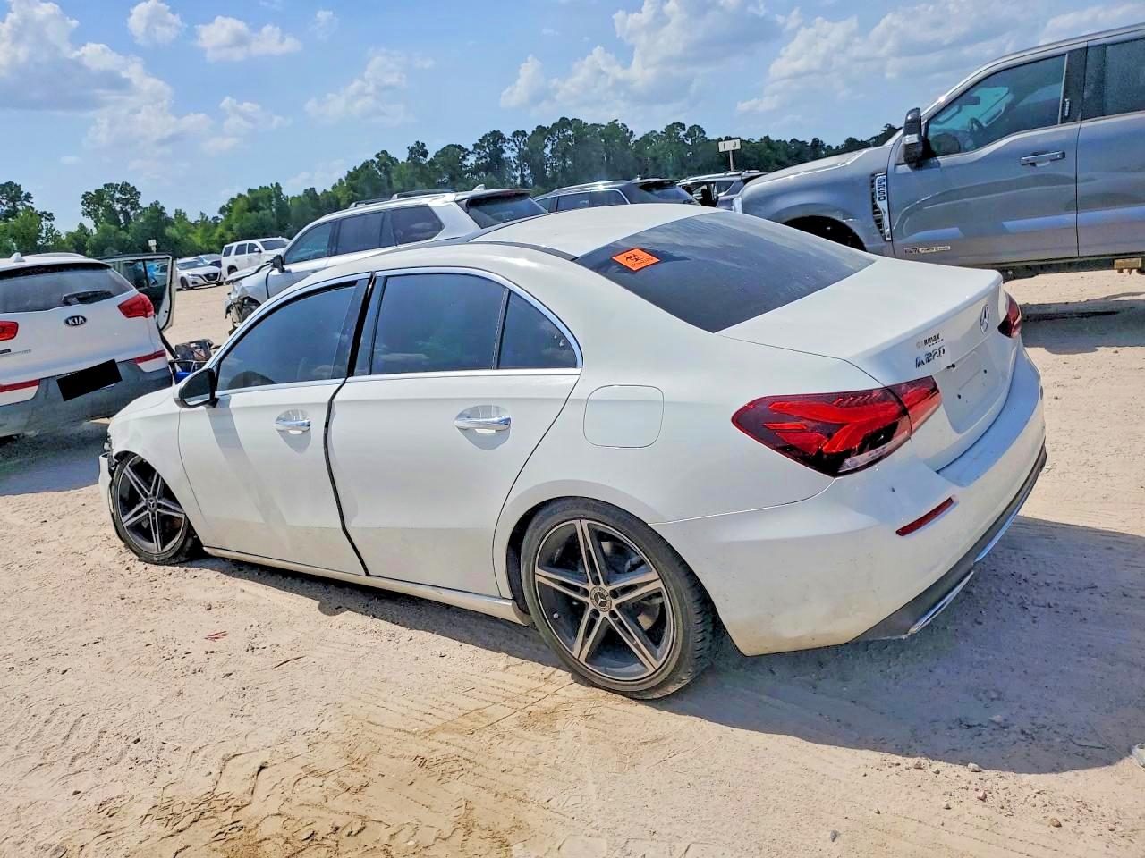 WDD3G4EB4KW015634 · 2019 MERCEDES-BENZ A · 2/12