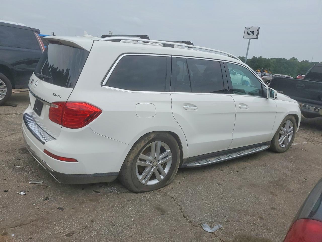 4JGDF6EE9GA685509 · 2016 MERCEDES-BENZ GL · 3/13