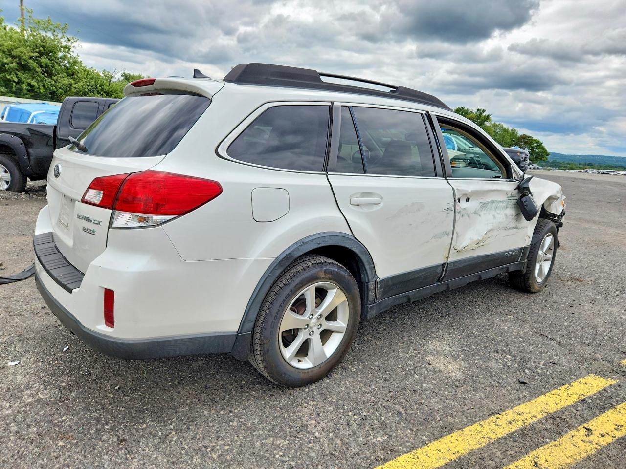 4S4BRBKC6D3321266 · 2013 SUBARU OUTBACK · 3/14