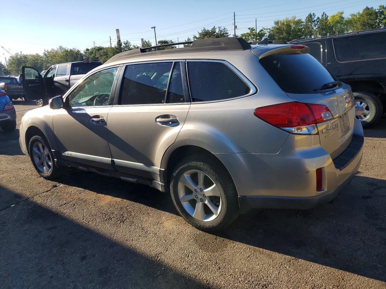 4S4BRBLC8E3267548 · 2014 SUBARU OUTBACK · 2/12