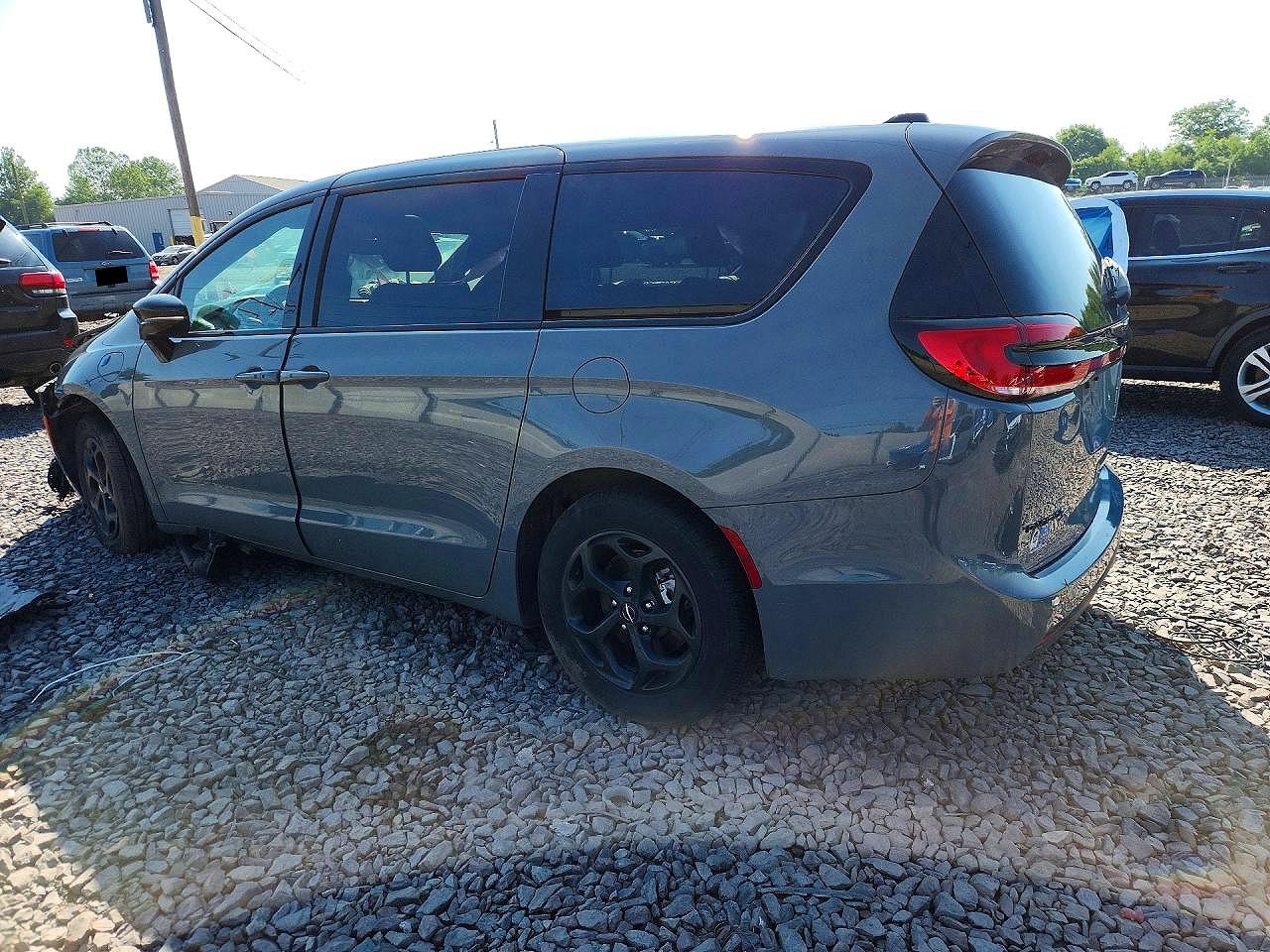 2C4RC1S71PR562875 · 2023 CHRYSLER PACIFICA · 2/14