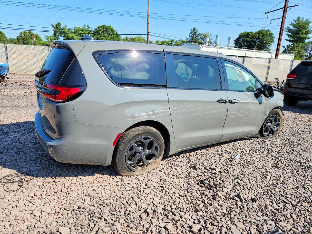 2C4RC1S71PR562875 · 2023 CHRYSLER PACIFICA · 3/14