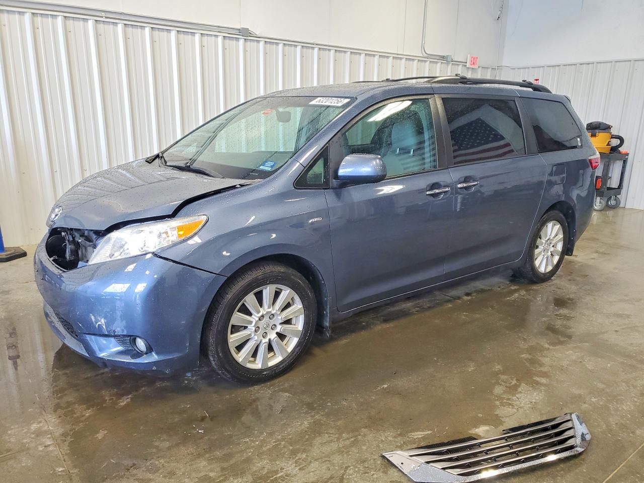 5TDDZ3DC8HS150749 · 2017 TOYOTA SIENNA