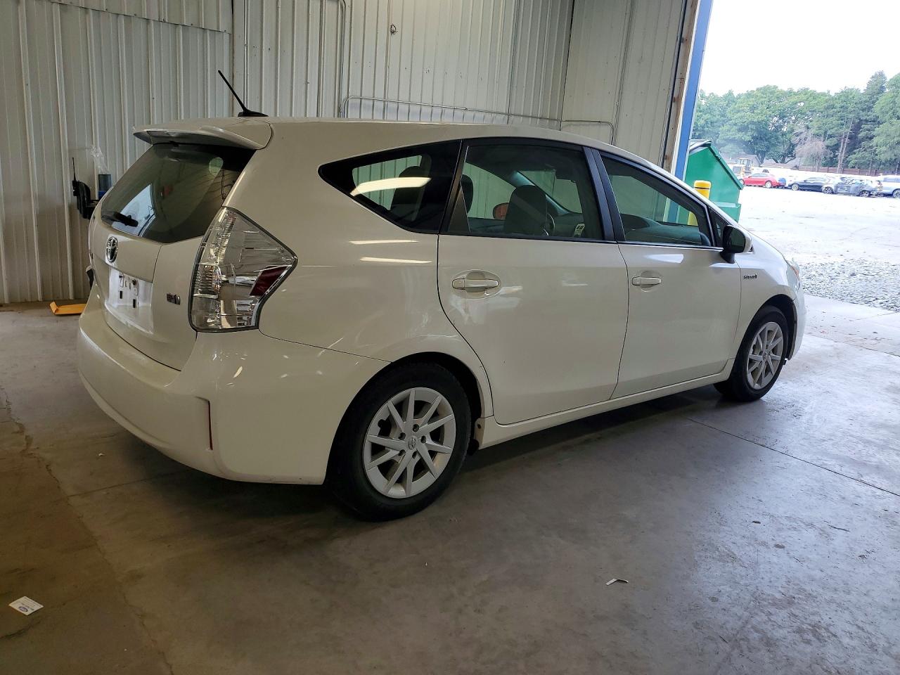 JTDZN3EUXD3269195 · 2013 TOYOTA PRIUS V · 3/12