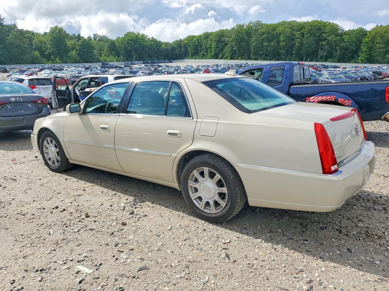 1G6KA5E62BU105167 · 2011 CADILLAC DTS · 2/12