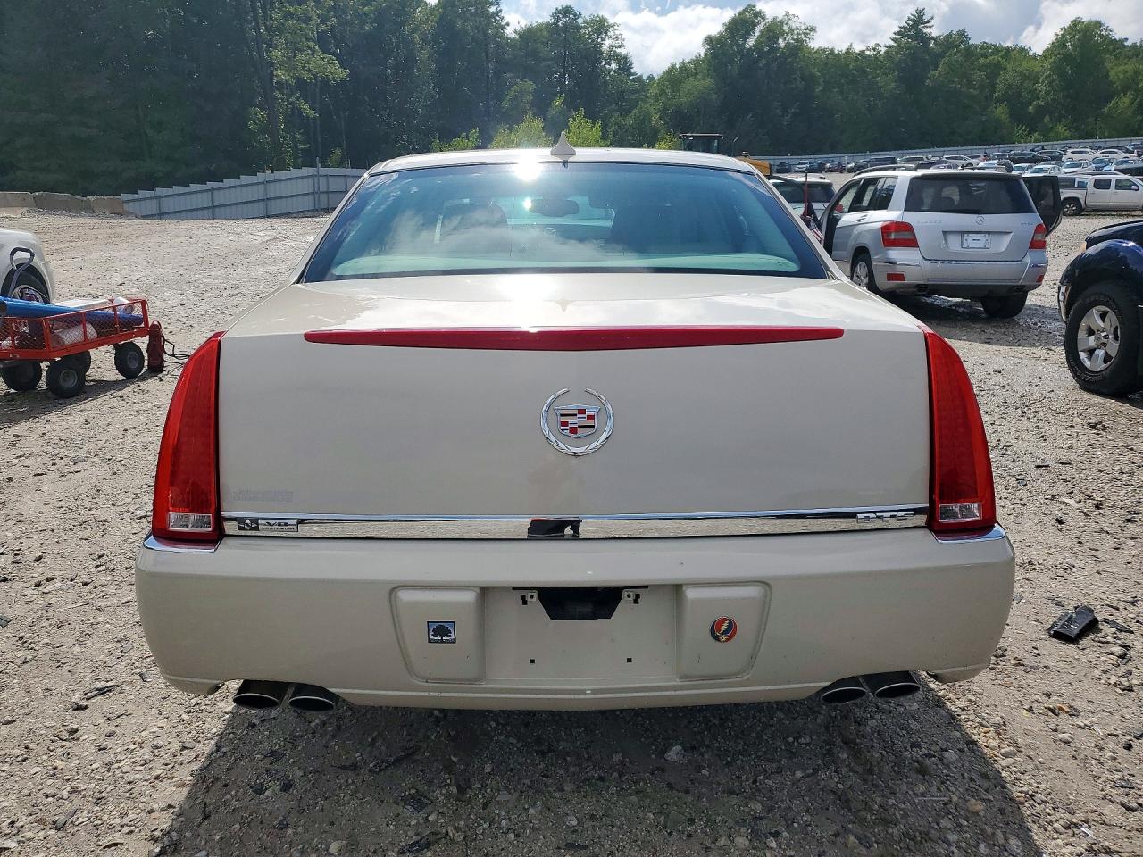 1G6KA5E62BU105167 · 2011 CADILLAC DTS · 6/12