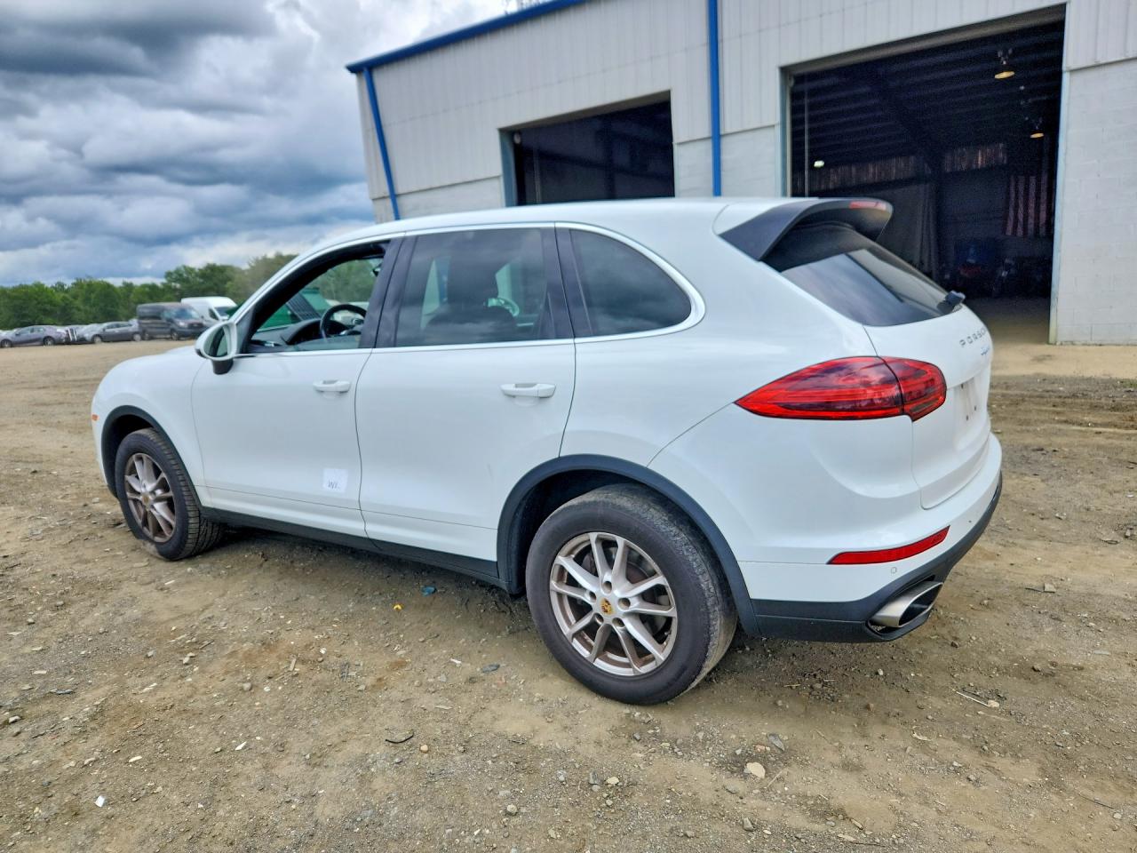 WP1AA2A23GLA06105 · 2016 PORSCHE CAYENNE · 2/13