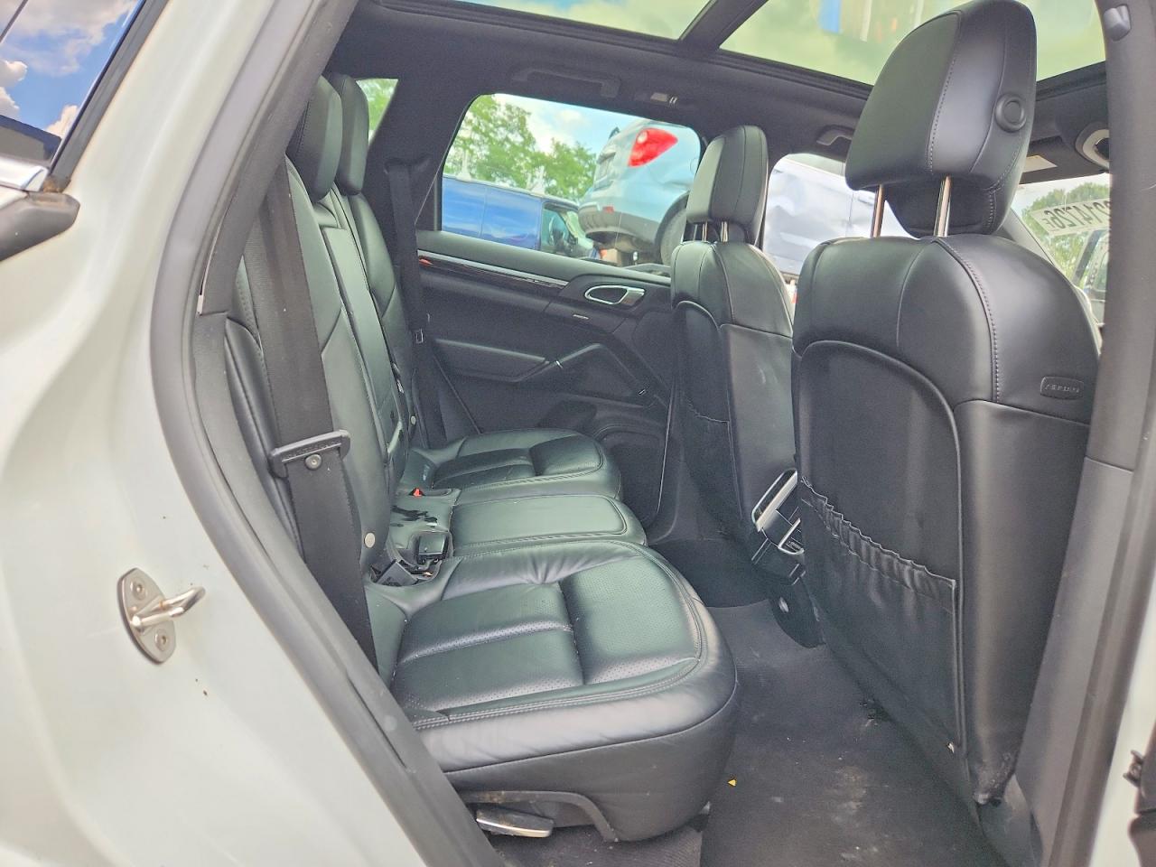 WP1AA2A23GLA06105 · 2016 PORSCHE CAYENNE · 11/13