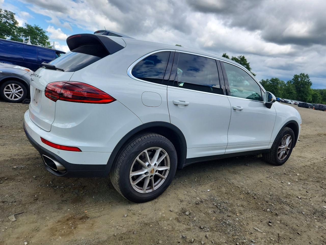 WP1AA2A23GLA06105 · 2016 PORSCHE CAYENNE · 3/13