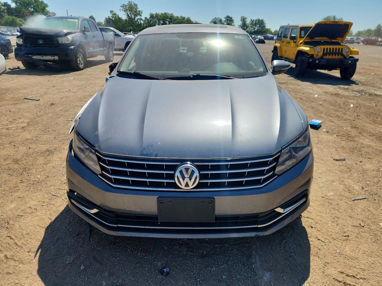 1VWBT7A36HC006300 · 2017 VOLKSWAGEN PASSAT · 5/12