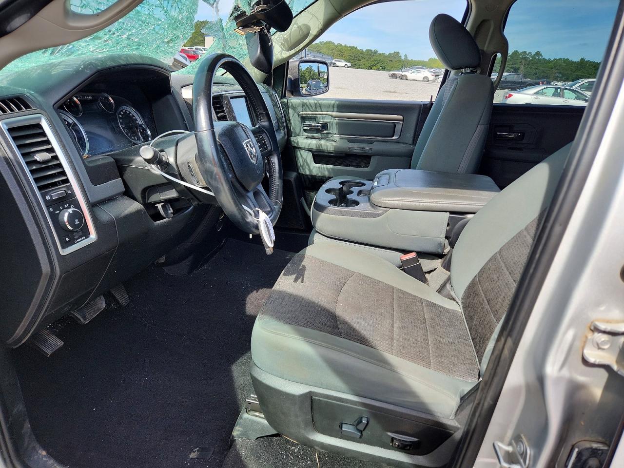 1C6RR7GT4JS311918 · 2018 RAM 1500 · 7/12