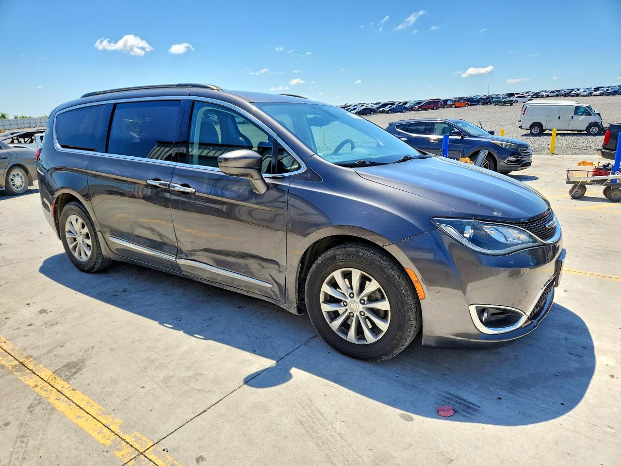 2C4RC1BG8HR795329 · 2017 CHRYSLER PACIFICA · 4/13