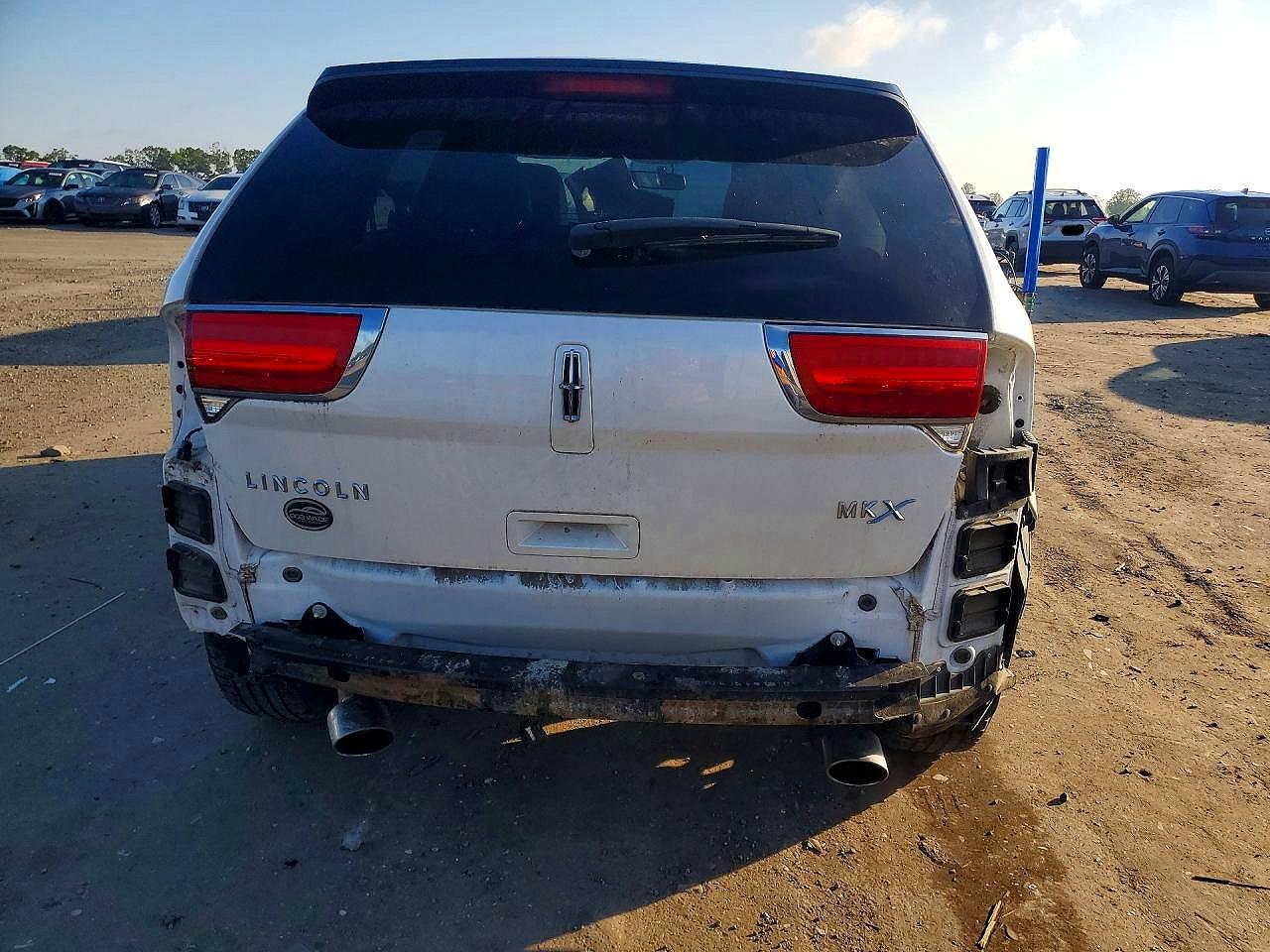 2LMDJ6JK6EBL00357 · 2014 LINCOLN MKX · 6/13
