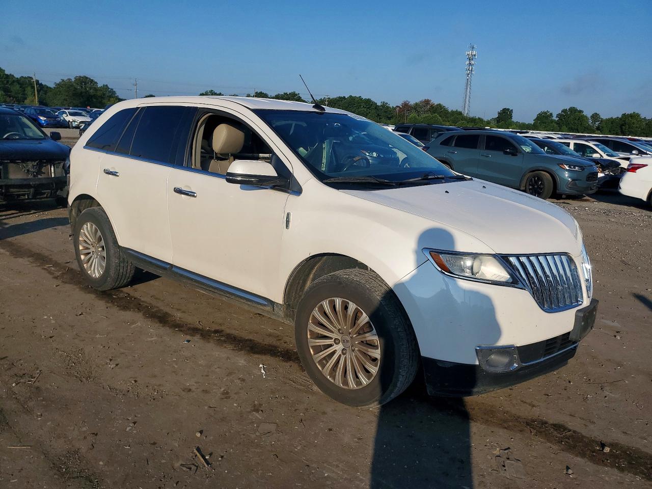 2LMDJ6JK6EBL00357 · 2014 LINCOLN MKX · 4/13