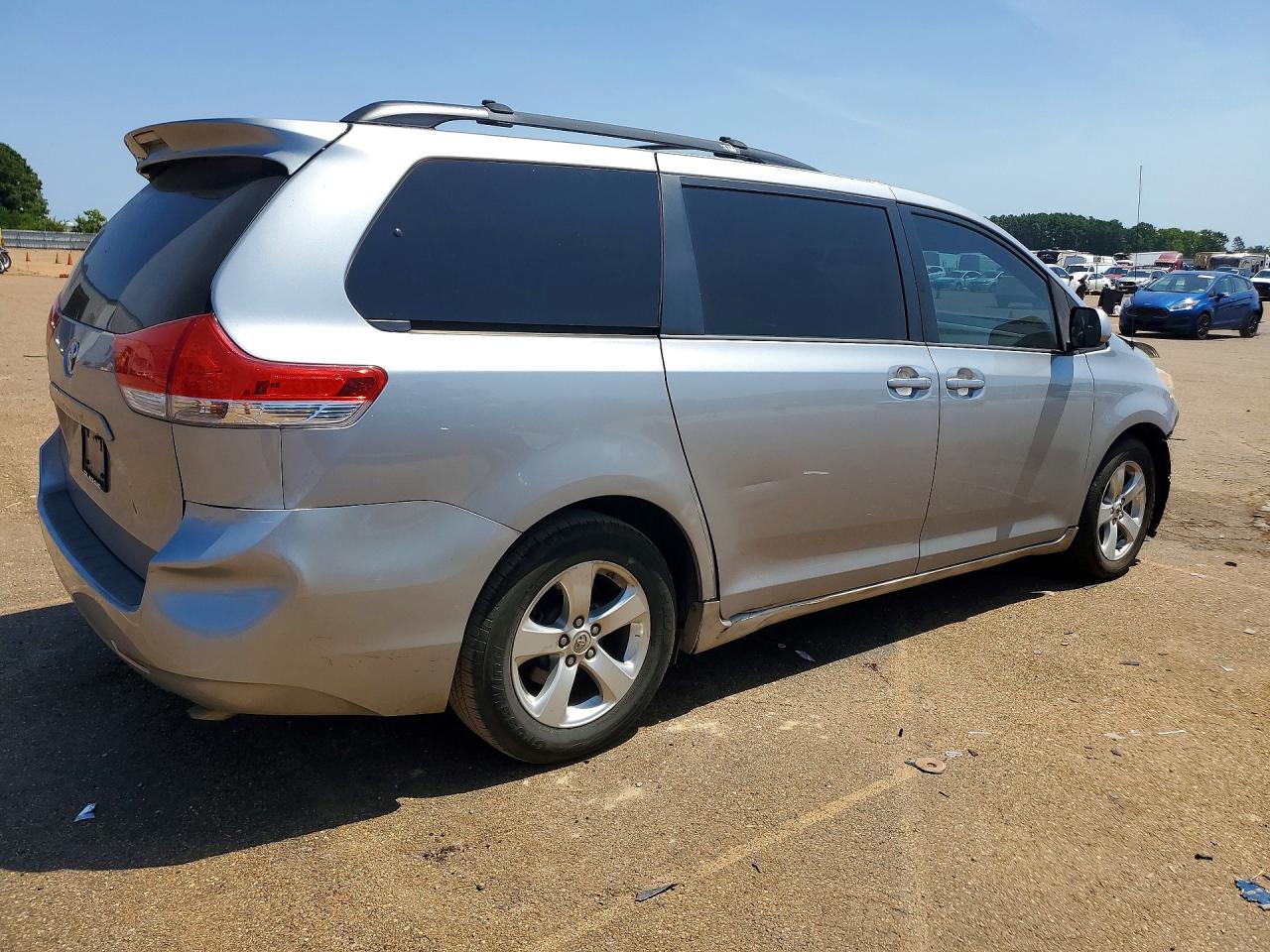 5TDKK3DC2ES478188 · 2014 TOYOTA SIENNA · 3/13