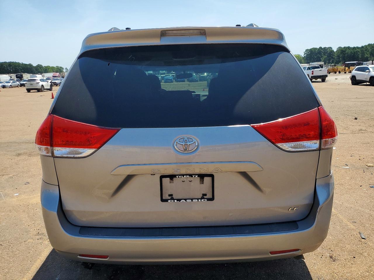 5TDKK3DC2ES478188 · 2014 TOYOTA SIENNA · 6/13