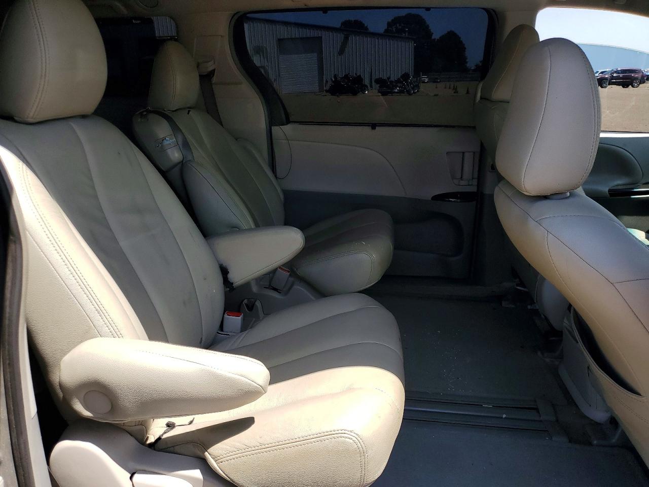 5TDKK3DC2ES478188 · 2014 TOYOTA SIENNA · 11/13