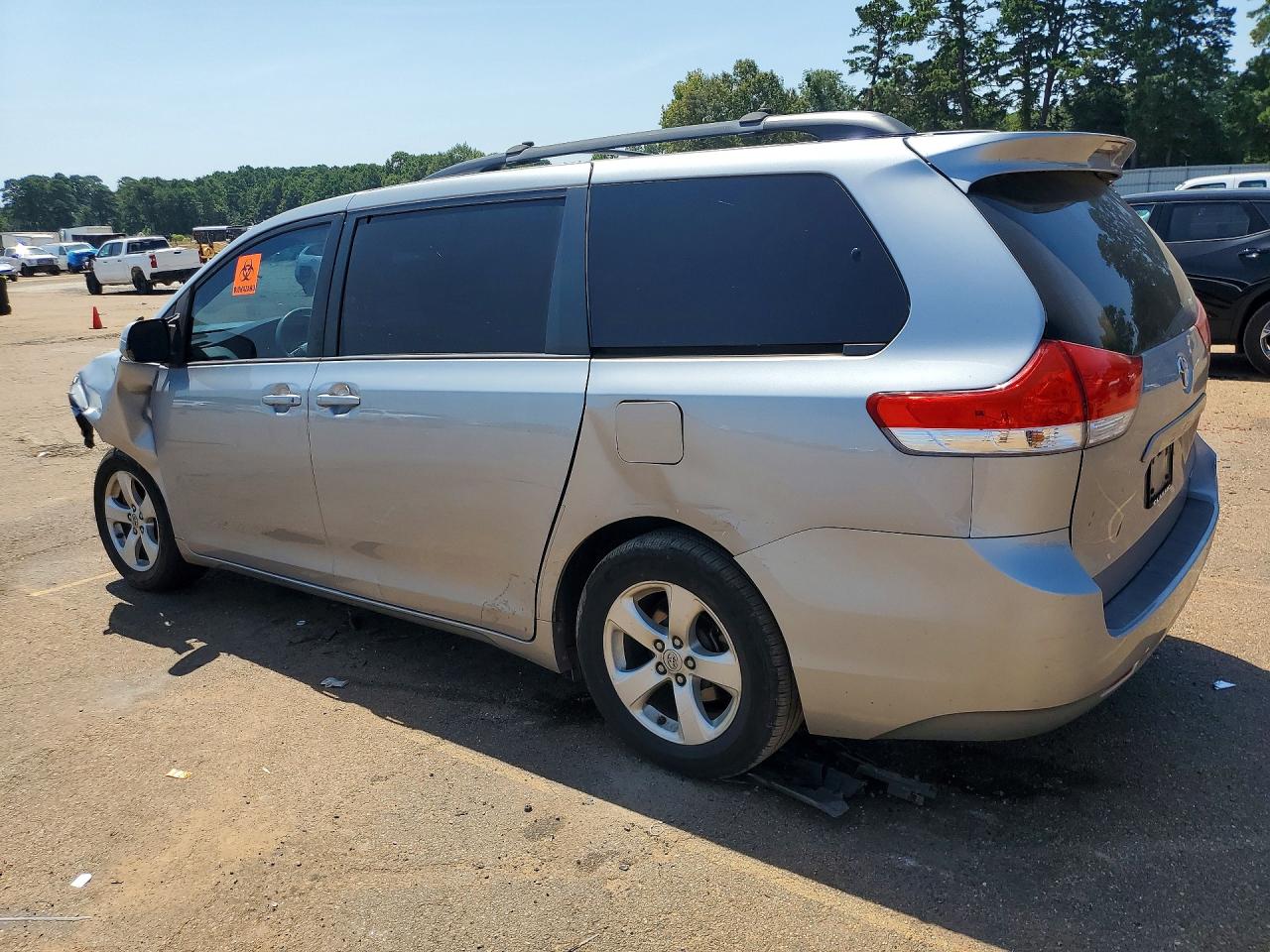 5TDKK3DC2ES478188 · 2014 TOYOTA SIENNA · 2/13