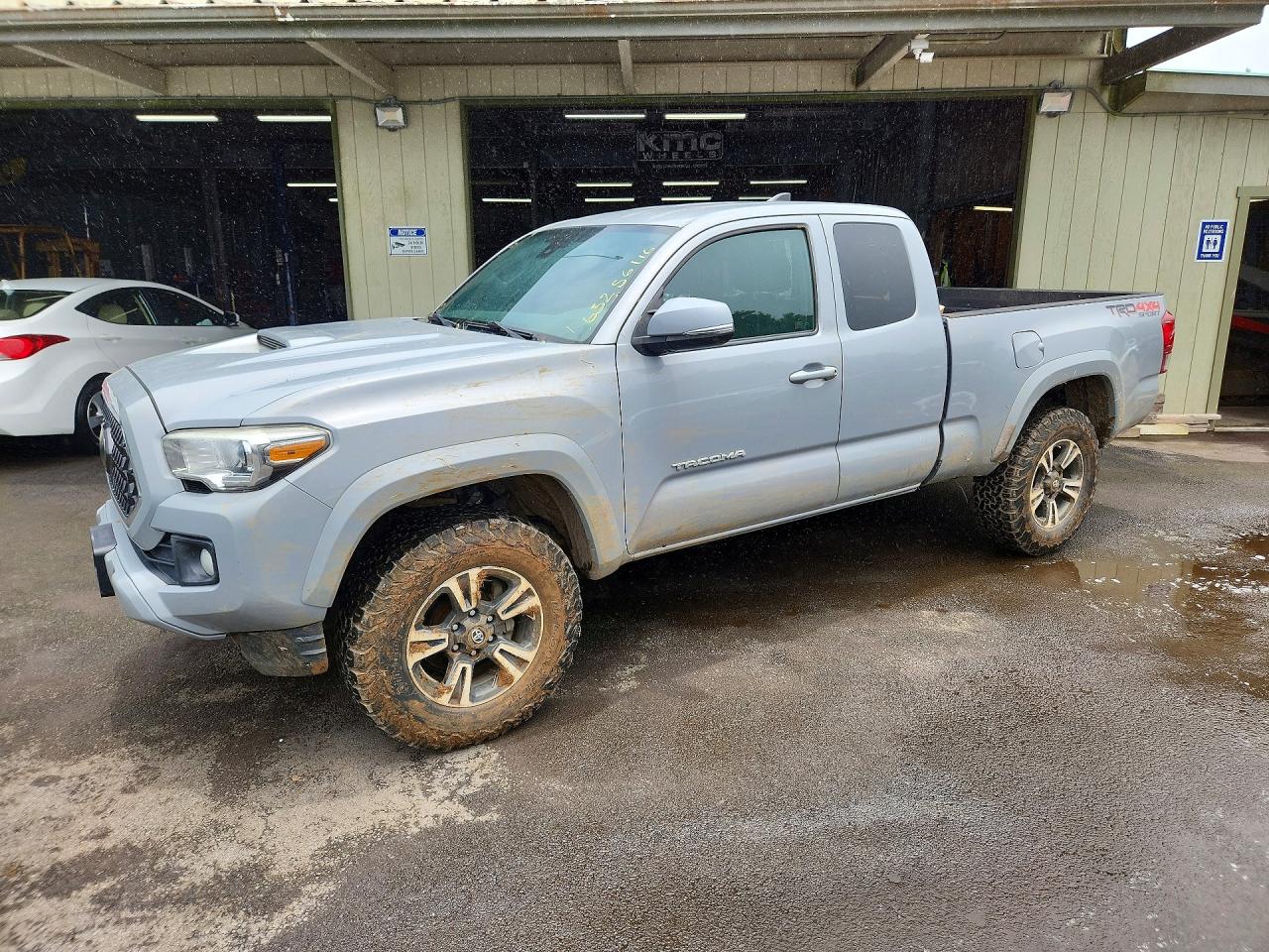 5TFSZ5AN6JX126622 · 2018 TOYOTA TACOMA