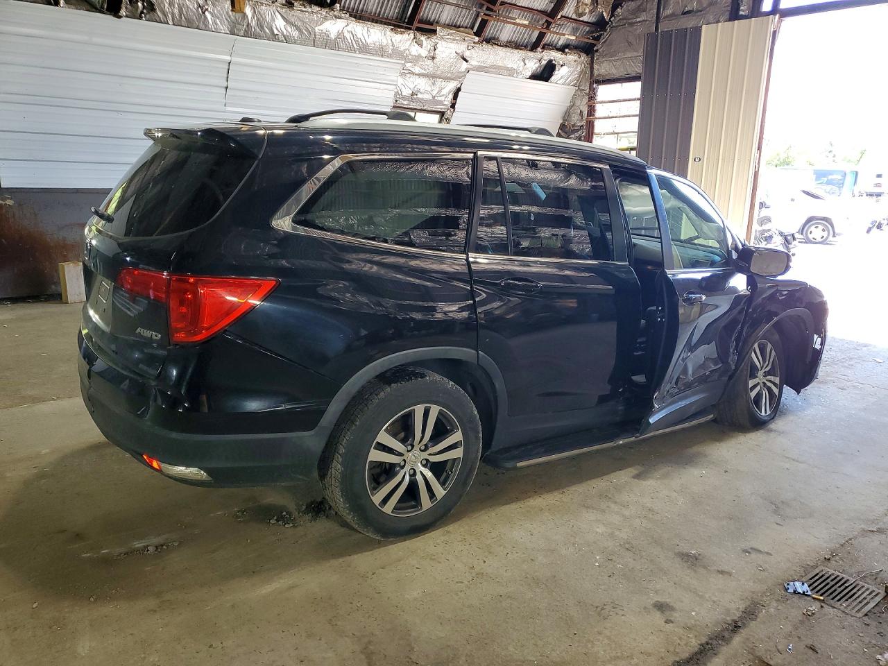 5FNYF6H51HB057213 · 2017 HONDA PILOT · 3/13