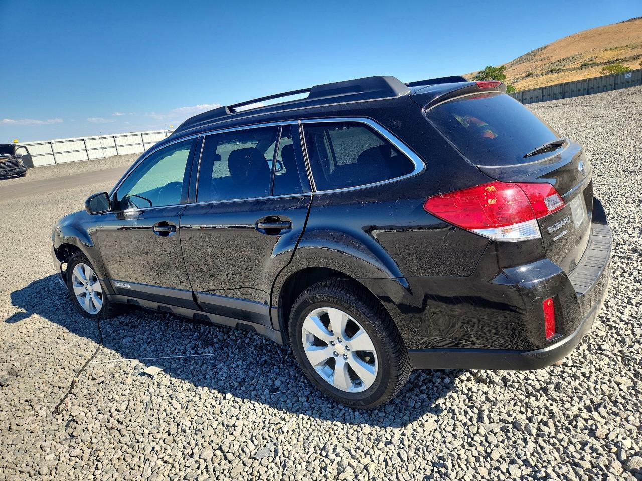 4S4BRBFC1A3318751 · 2010 SUBARU OUTBACK · 2/13