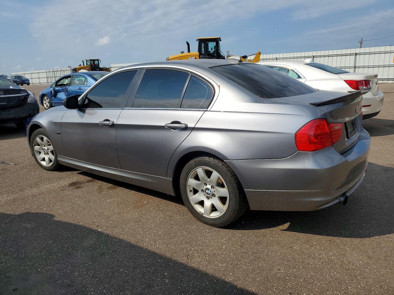 WBAPL5C57BA920728 · 2011 BMW 335 · 2/12