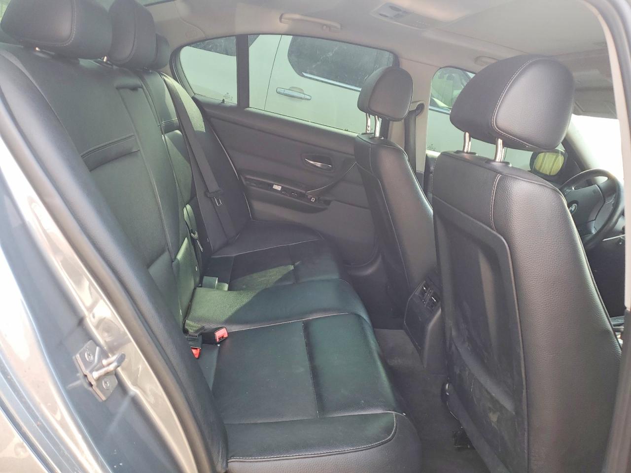 WBAPL5C57BA920728 · 2011 BMW 335 · 10/12