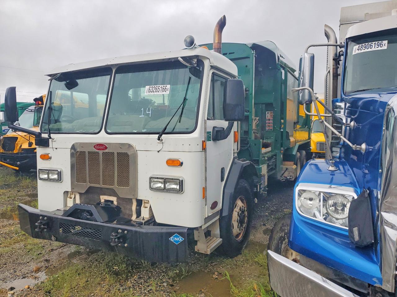 3BPZLH0X4GF100625 · 2016 PETERBILT 320